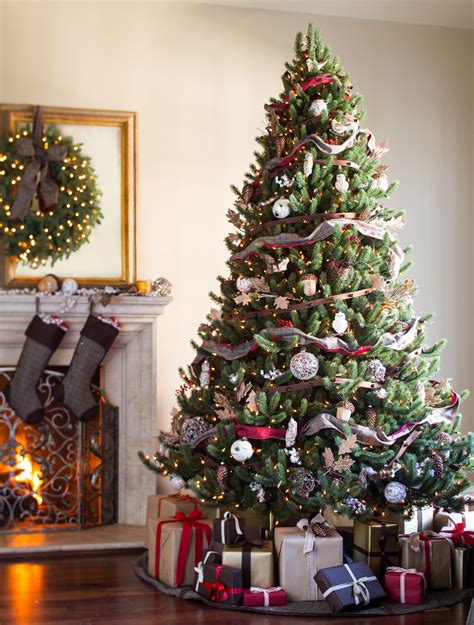 Make a long-lasting first impression with elegant Christmas accents for your home. . Balsamhill com
